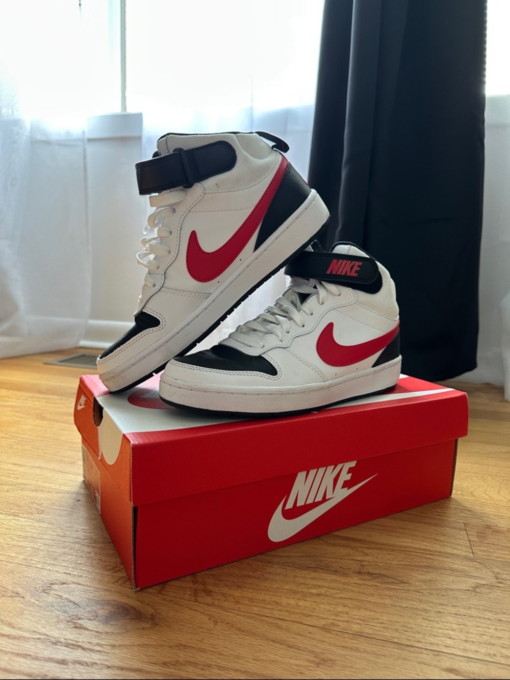 Youth size 6 Court borough mid 2 - worn twice